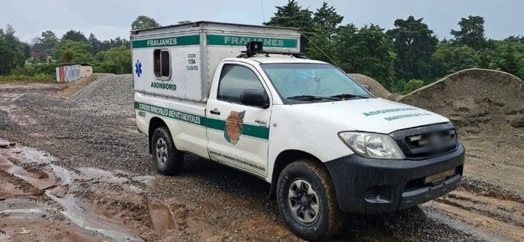 Trabajador muere soterrado y otro resulta herido en carretera a El Salvador