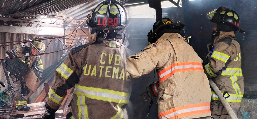 Incendio de gran magnitud consume vivienda en zona 7