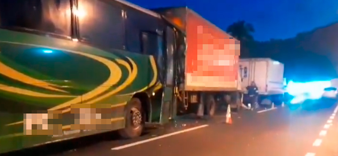 Triple colisión complica el paso en el kilómetro 27 de la ruta al Pacífico