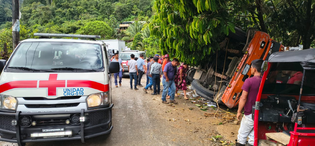 Fuerte accidente en Cobán deja 3 personas heridas