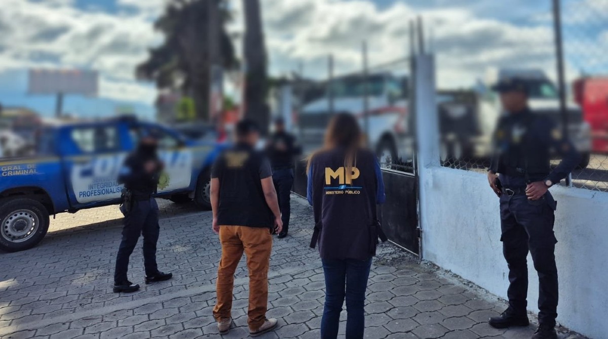 Allanan predio de vehículos en El Tejar, Chimaltenango