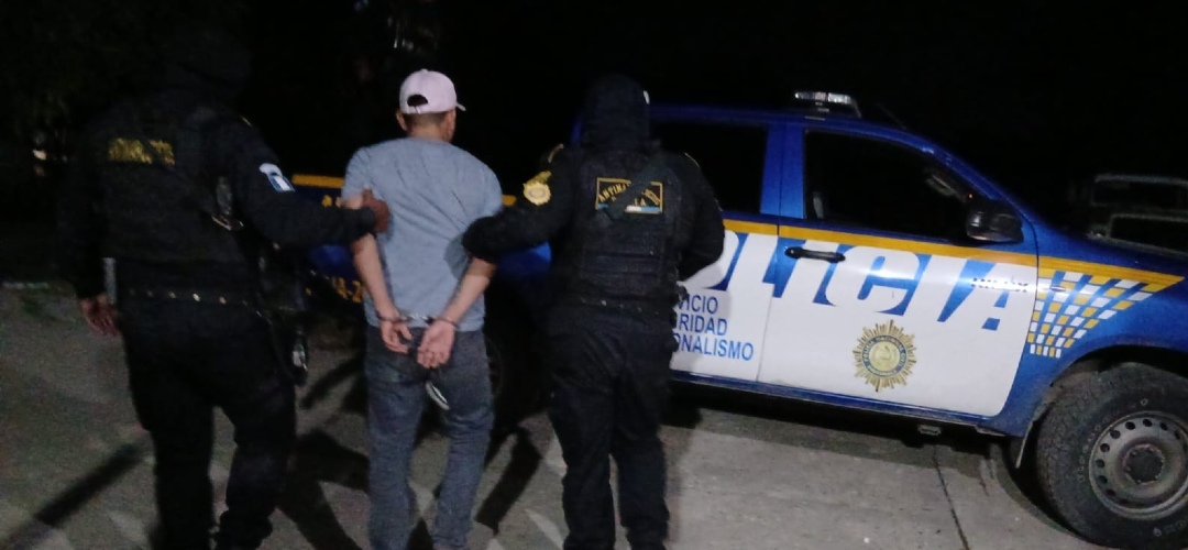 Allanamientos en Zacapa culminan con seis capturas y la incautación de armas de fuego