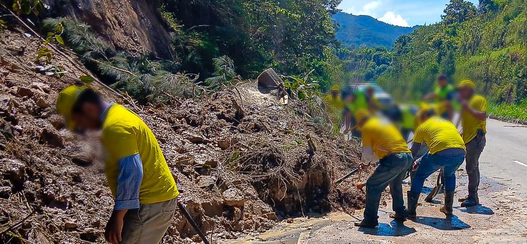 Retiran derrumbe del Libramiento de Barberena, Santa Rosa