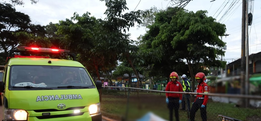 Localizan a hombre fallecido en la vía pública en zona 11