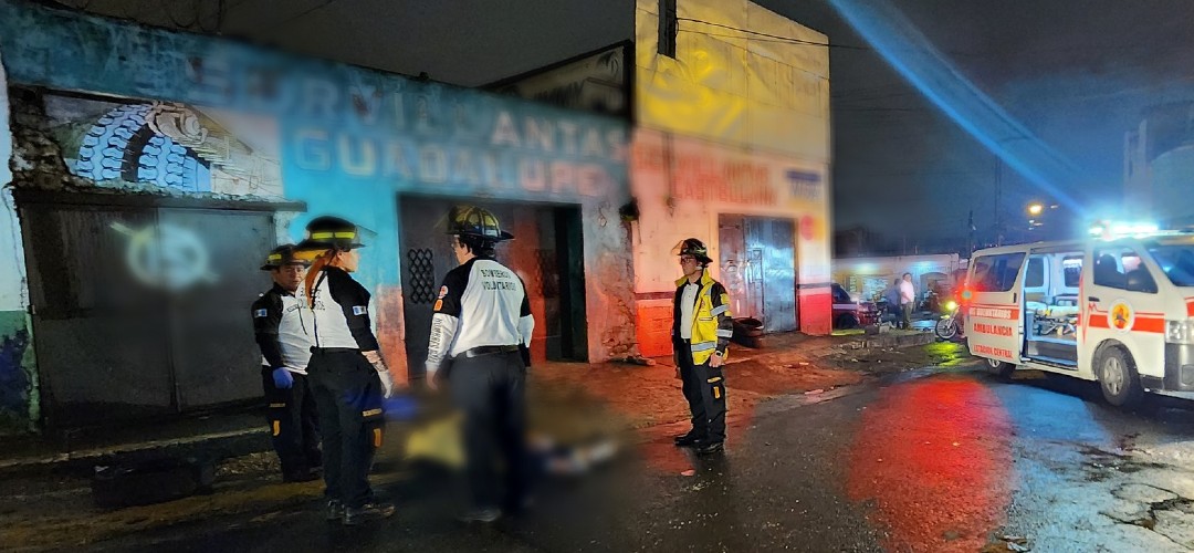Intenso tiroteo deja a mujer fallecida en Calzada Atanasio Tzul