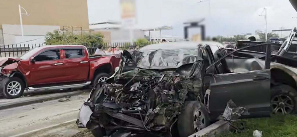 Tres vehículos colisionan en la zona 4 de Villa Nueva