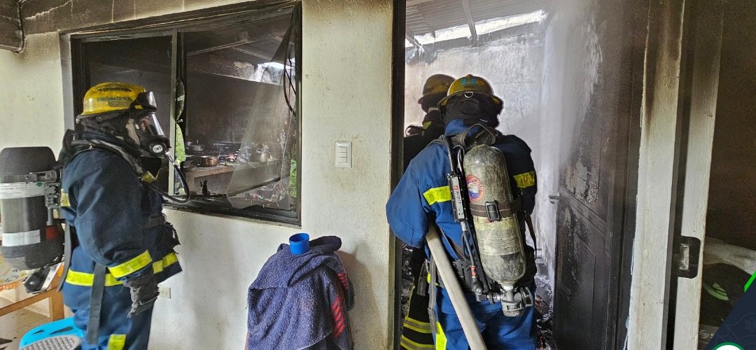 Controlan incendio en vivienda de San Miguel Petapa