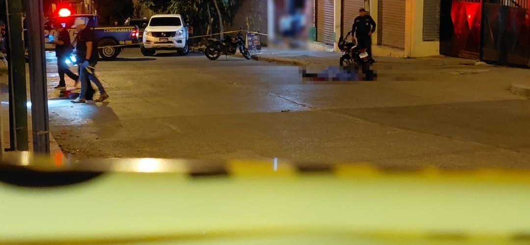 Ataque armado en zona 18 deja un motorista fallecido sobre la vía pública