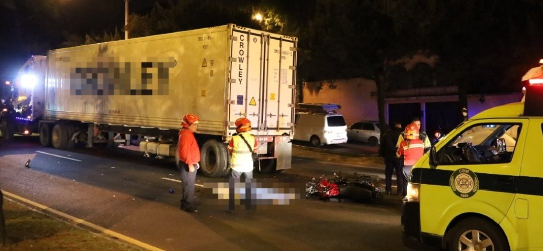 Motorista fallece trágicamente tras colisionar con transporte pesado en el Anillo Periférico