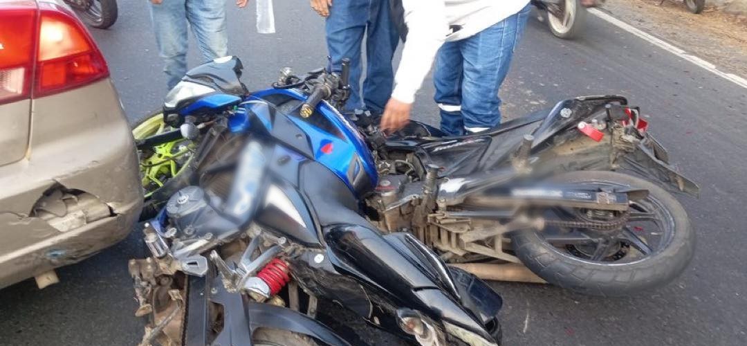 Fuerte colisión deja a persona herida en ruta al Pacífico