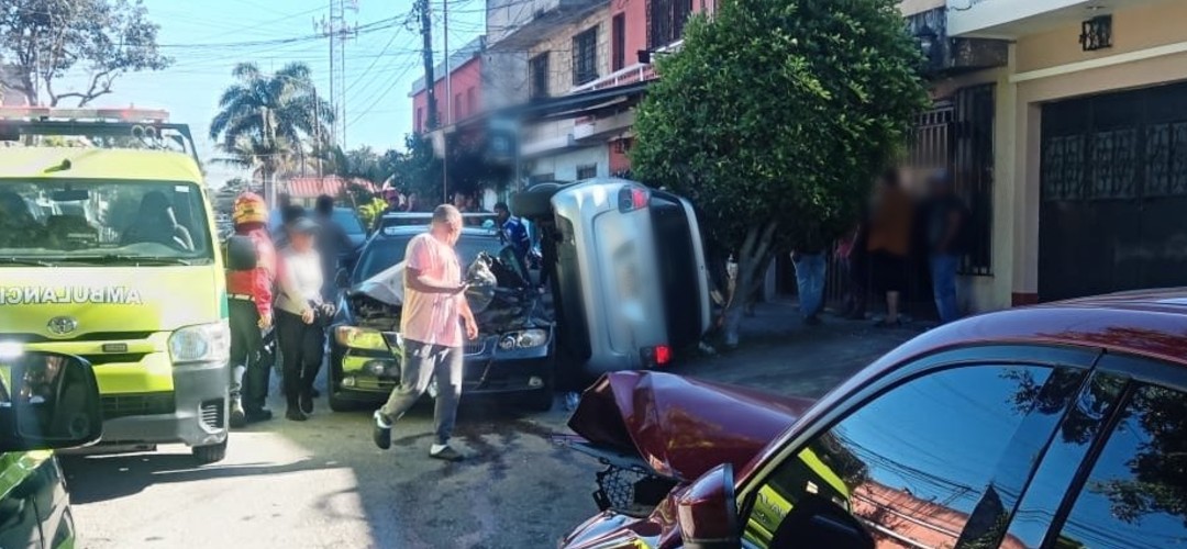 Fuerte accidente: Triple colisión se registra en La Reformita