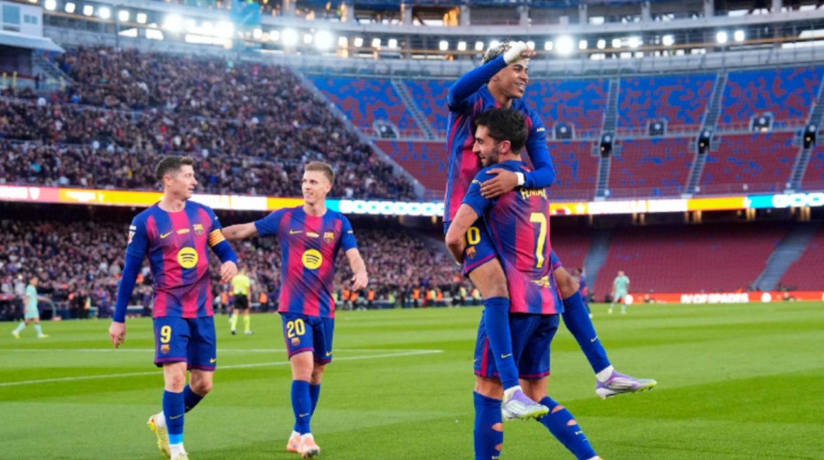 El Barcelona golea al Athletic Club en su regreso al Camp Nou