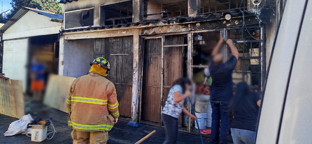 Incendio se registró en negocio en Villa Canales