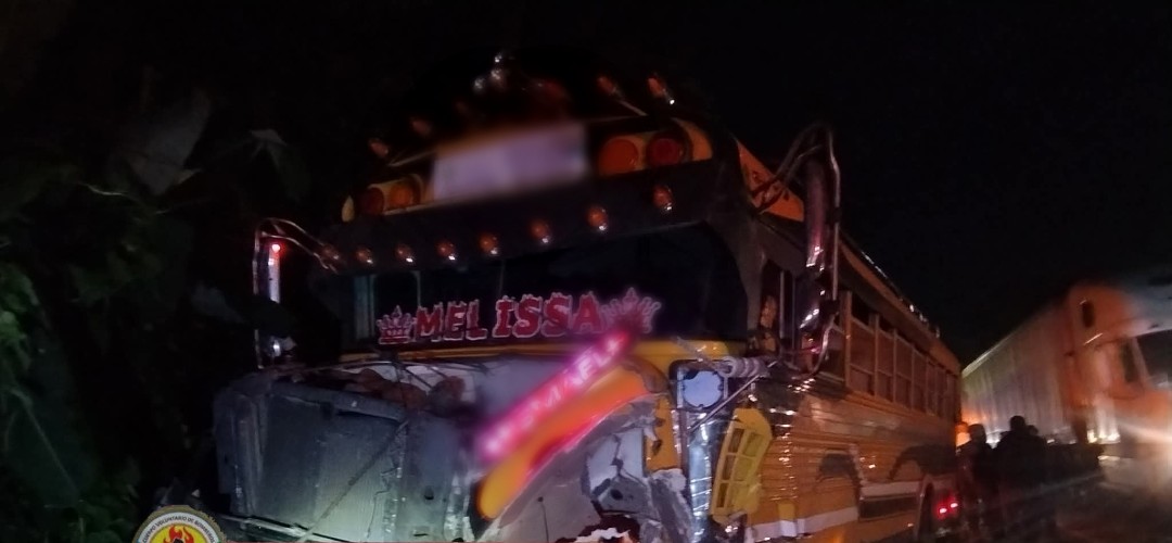 Fuerte colisión se registró en la ruta al Pacífico