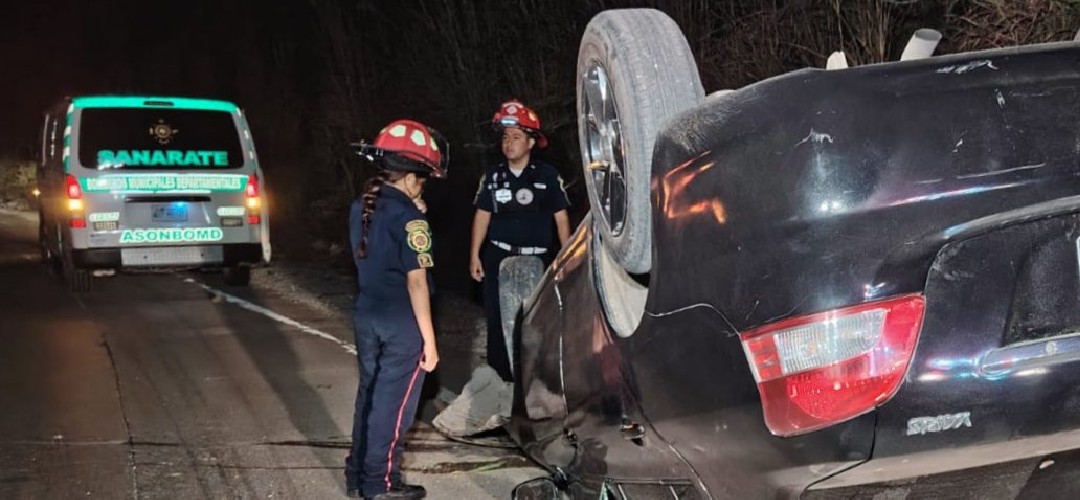 Vehículo queda volcado en la ruta al Atlántico