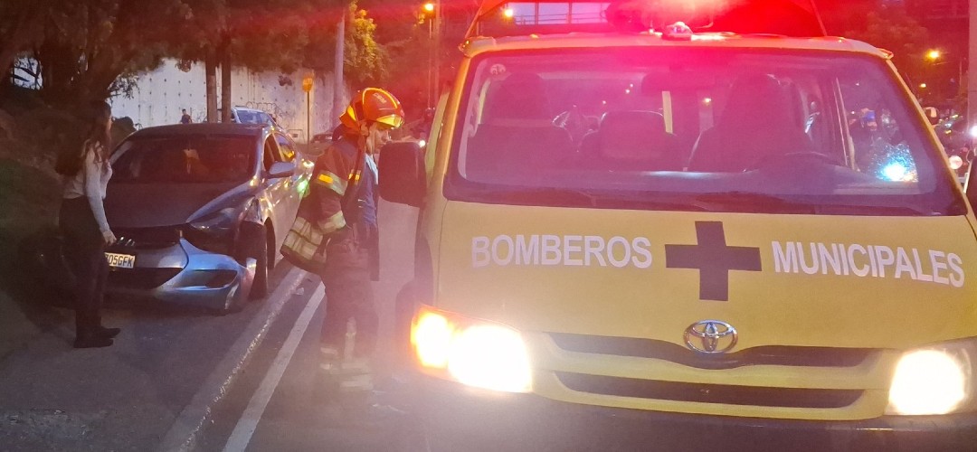 Vehículo se incendió en Bulevar Liberación