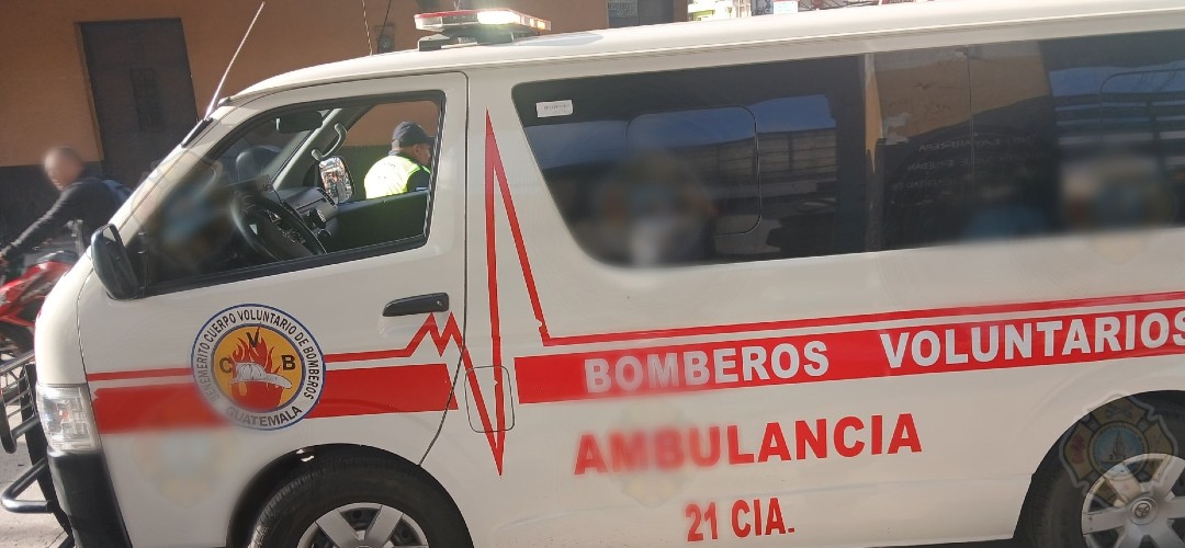 Fuerte colisión deja dos personas heridas en Chimaltenango