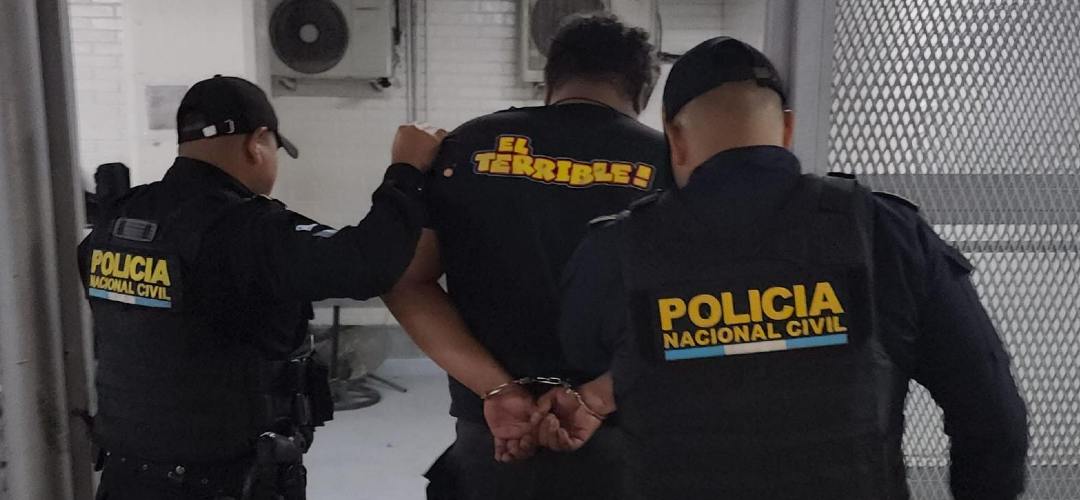 ¡Insólito! Capturan a hombre que intentó un asalto usando una pistola de juguete en zona 1