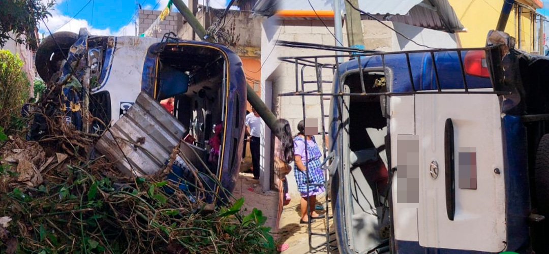 Microbús con turistas vuelca en Milpas Altas, Sacatepéquez