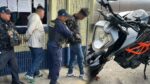 Así capturaron a dos presuntos motoladrones con motocicleta recién robada en zona 7