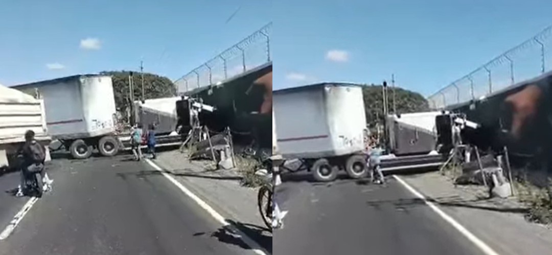 Tráiler impacta contra empresa tras perder el control en ruta al Pacífico