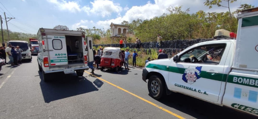 Tuc tuc y vehículo de transporte pesado colisionan en Ruta Nacional 14