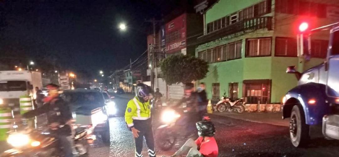 Fuerte colisión se registra en la zona 12 de Villa Nueva