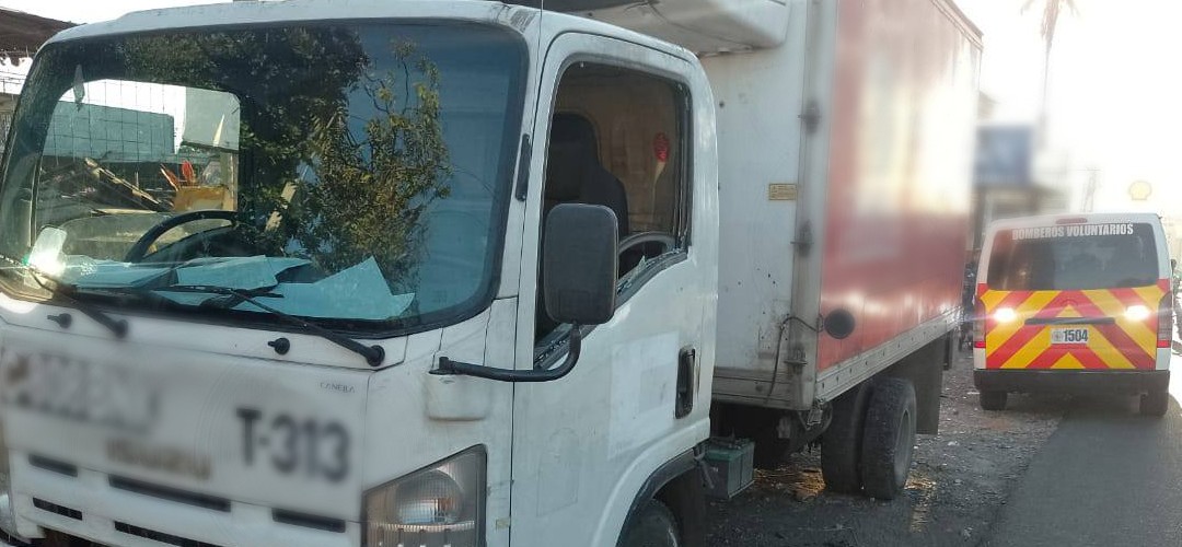 Disparan contra camión repartidor de pollo en Escuintla  