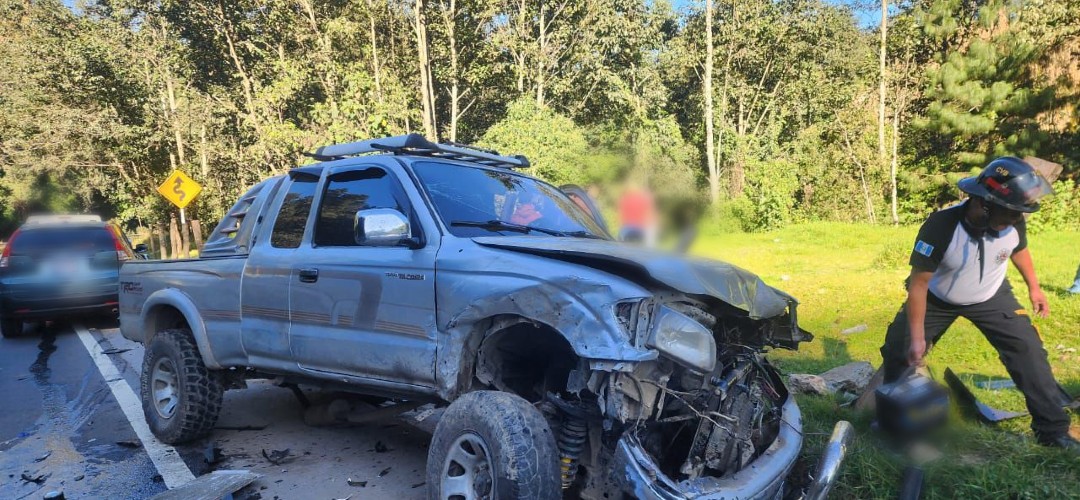 Pickup pierde el control y colisiona contra vehículo en la ruta Interamericana