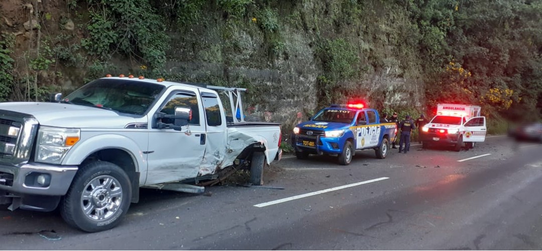 Dos vehículos colisionan en la ruta Interamericana