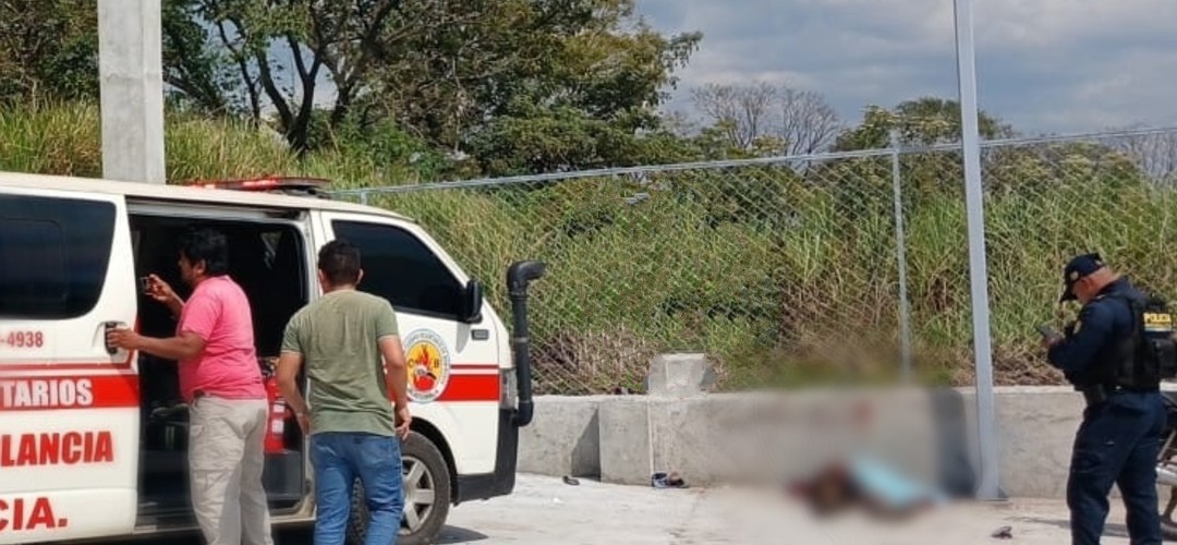 Pareja es atacada a balazos en Santa Lucía Cotzumalguapa