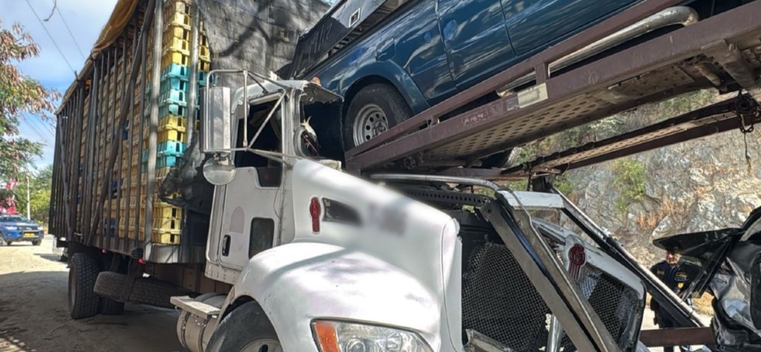 Piloto de camión muere tras colisión en ruta al Atlántico