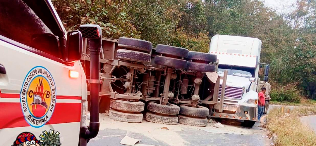 Tráiler vuelca y complica la circulación en ruta Interamericana