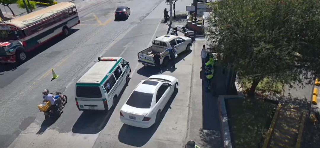 Vehículo y motociclista colisionan en Bulevar El Frutal