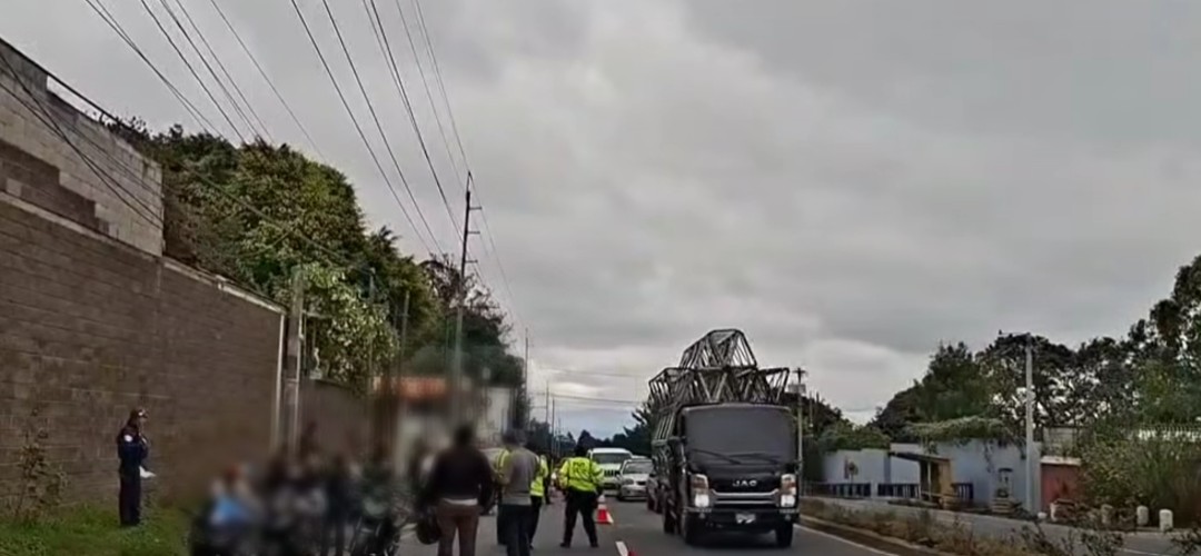 Motoristas colisionan en la ruta Interamericana