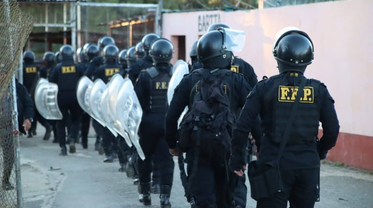 PNC realiza requisa sorpresiva en cárcel de Pavón