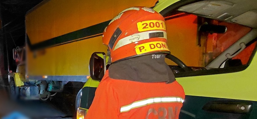 Motorista muere tras impactar contra camión en zona 6
