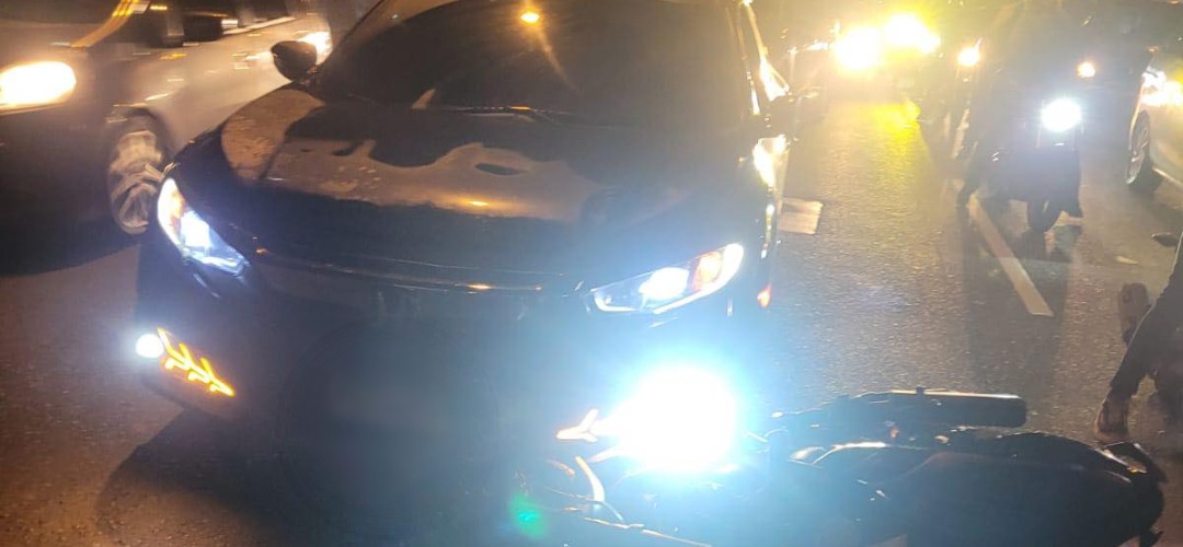 Vehículo y motocicleta colisionan en la ruta al Atlántico  