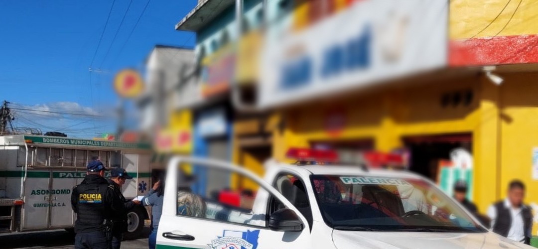 Controlan incendio en venta de pollo frito en Palencia