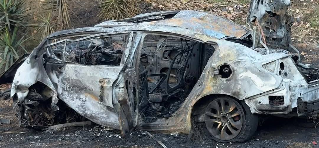Hallan auto calcinado en la zona 15 capitalina