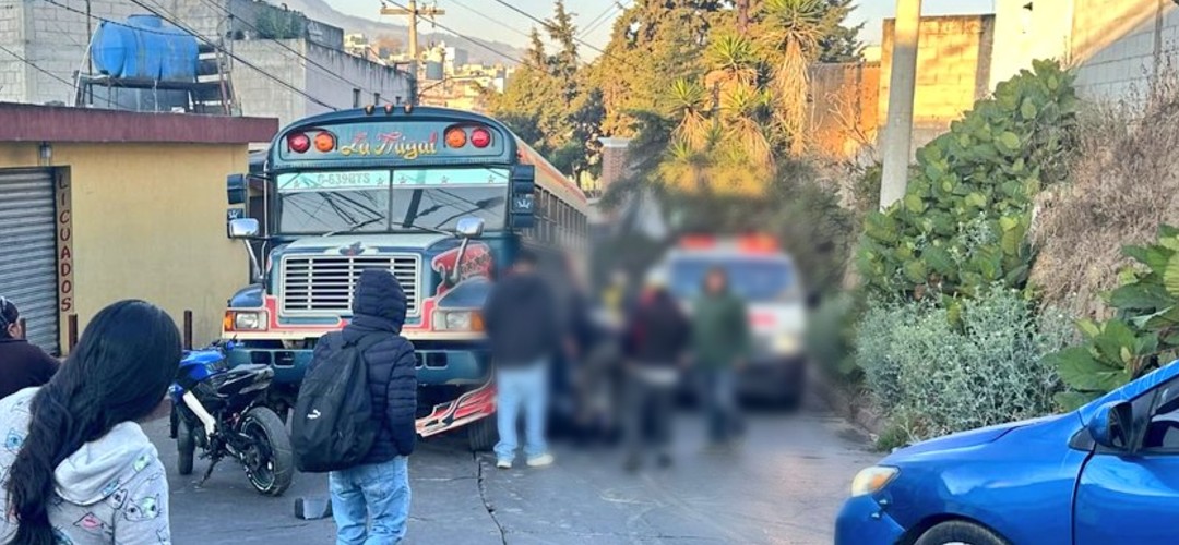 Colisión de motocicleta y bus se registra en Quetzaltenango  