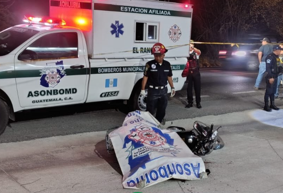 Violento ataque armado deja a hombre fallecido sobre su motocicleta en ...