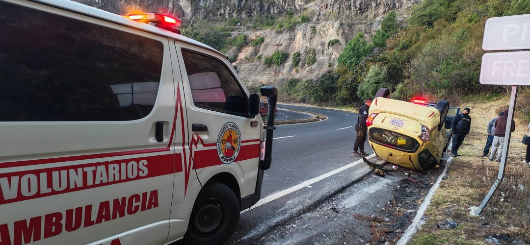 Piloto pierde el control y vuelca y en Ruta Interamericana