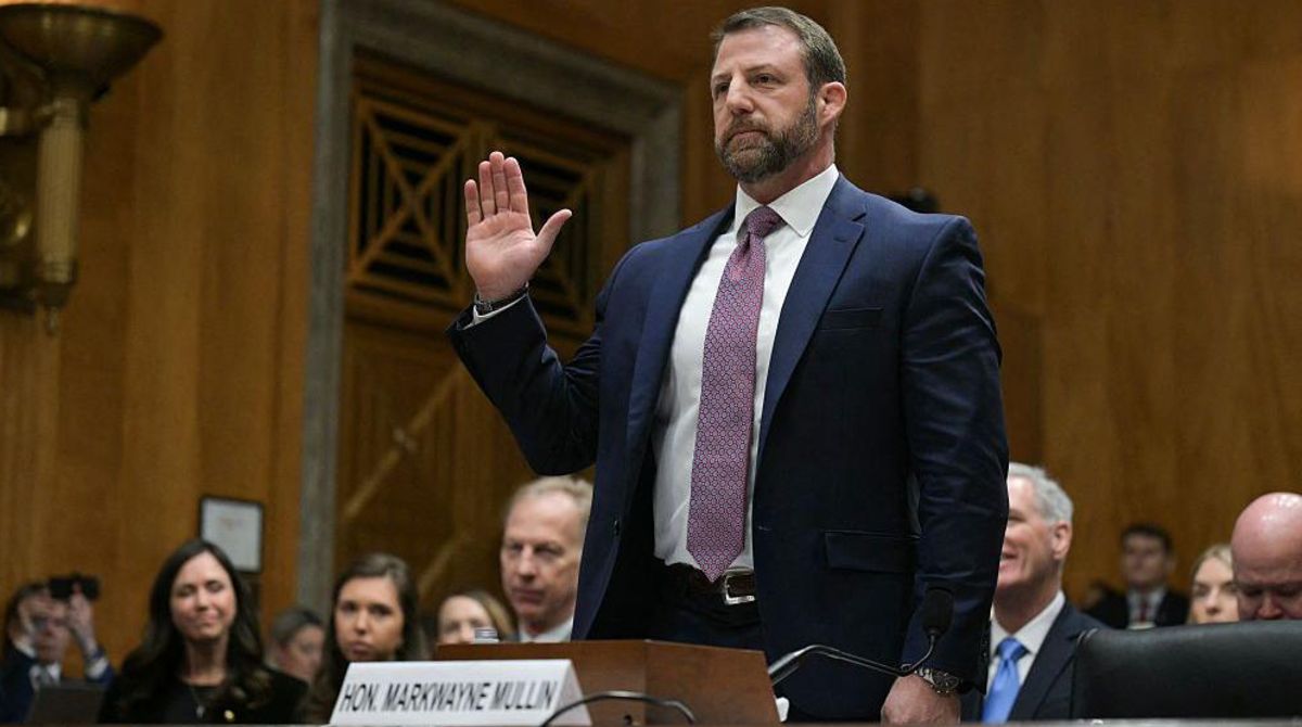EE. UU. tiene nuevo secretario de Seguridad Nacional: Markwayne Mullin asume el cargo