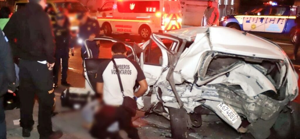 Fuerte accidente deja persona fallecida en Calzada Aguilar Batres