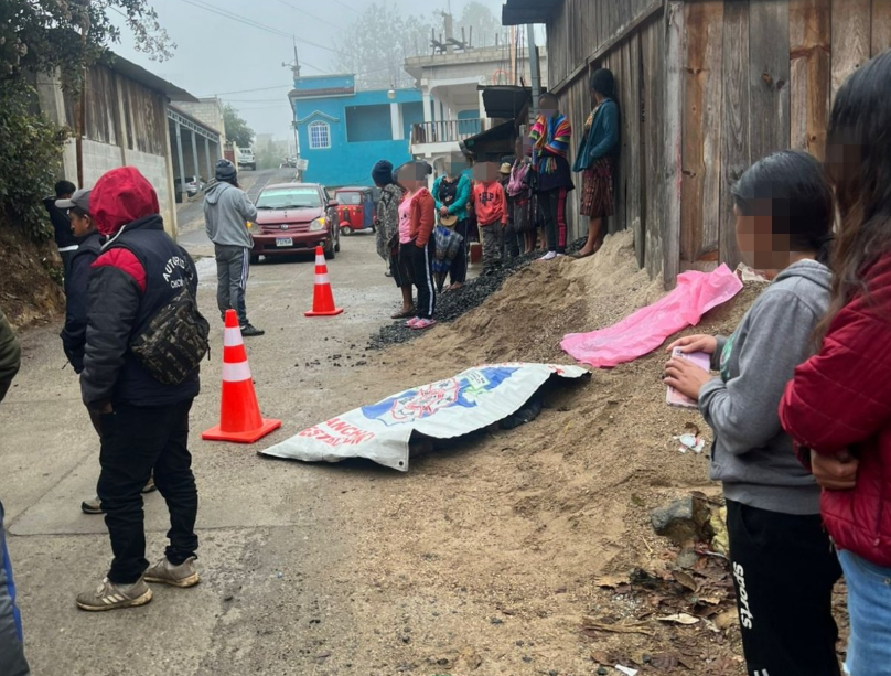 Localizan a un hombre sin vida a orillas de la vía pública este sábado