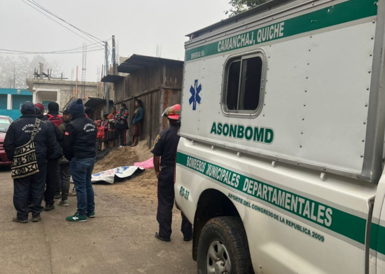 Localizan a un hombre sin vida a orillas de la vía pública este sábado