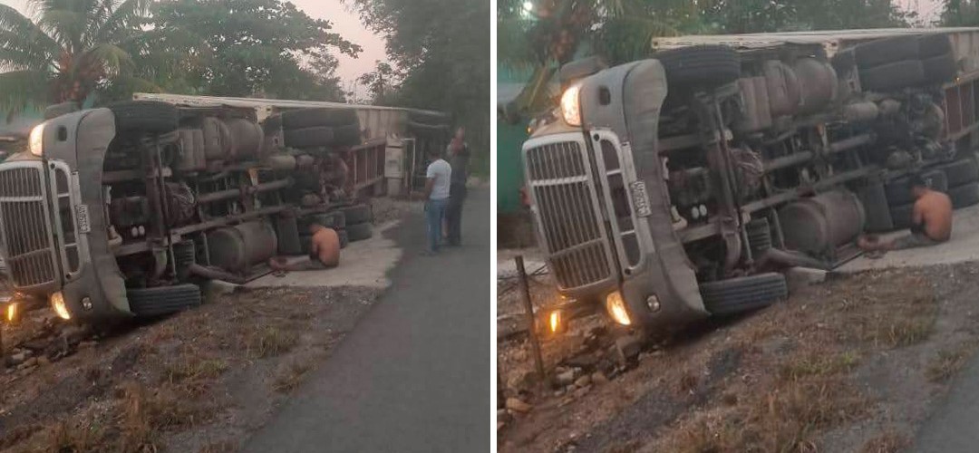 Fuerte accidente: Tráiler queda volcado en Izabal