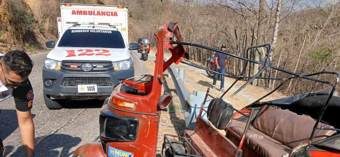 Fuerte accidente: Mototaxi vuelca en El Progreso