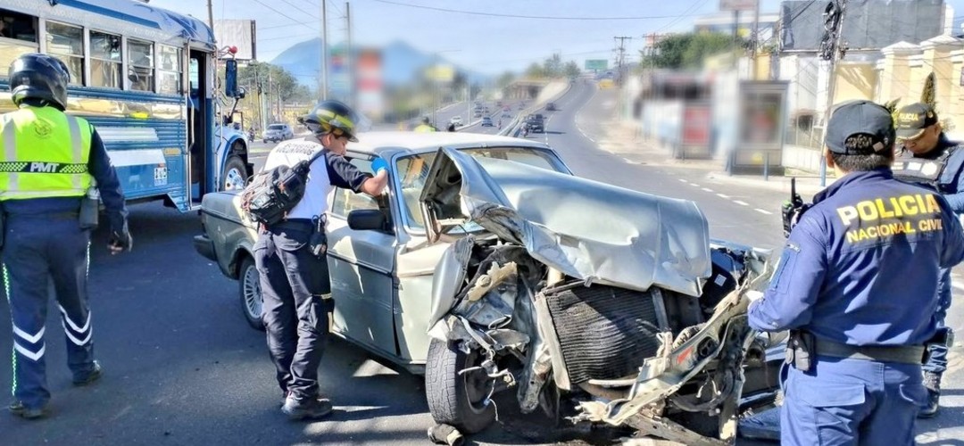 Fuerte colisión se registró en la ruta al Pacífico  